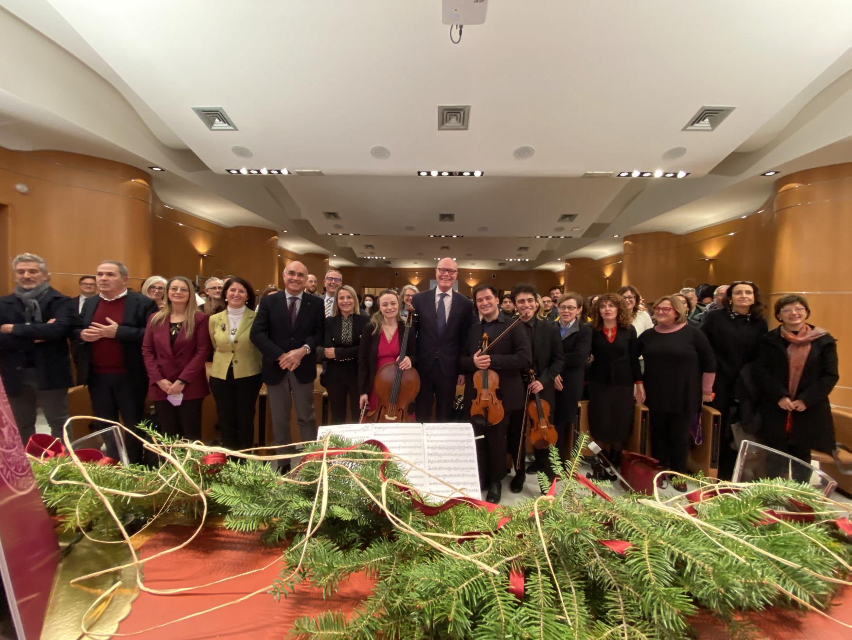 Scambio di auguri a Unimc e un nuovo corso di laurea sotto l’albero