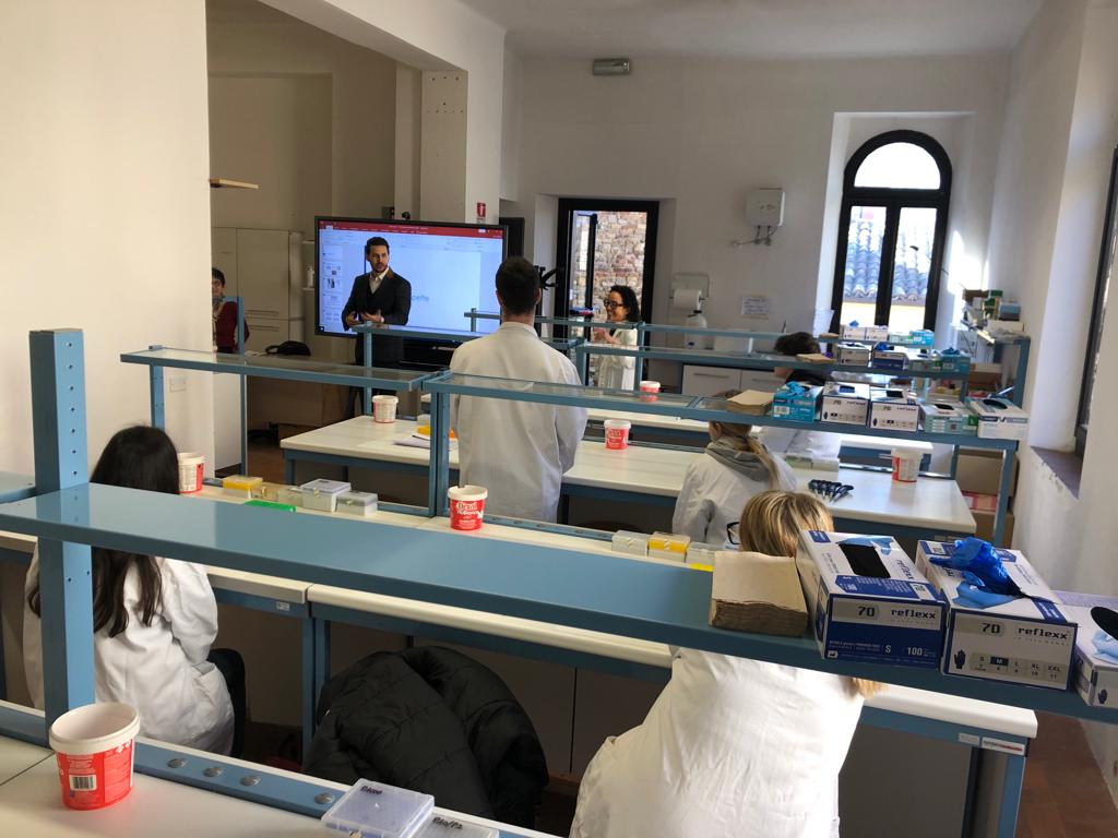 APERTI AD UN GRUPPO DI STUDENTI I LABORATORI DI BIOTECONOLOGIE DELL’UNIVERSITà di Urbino