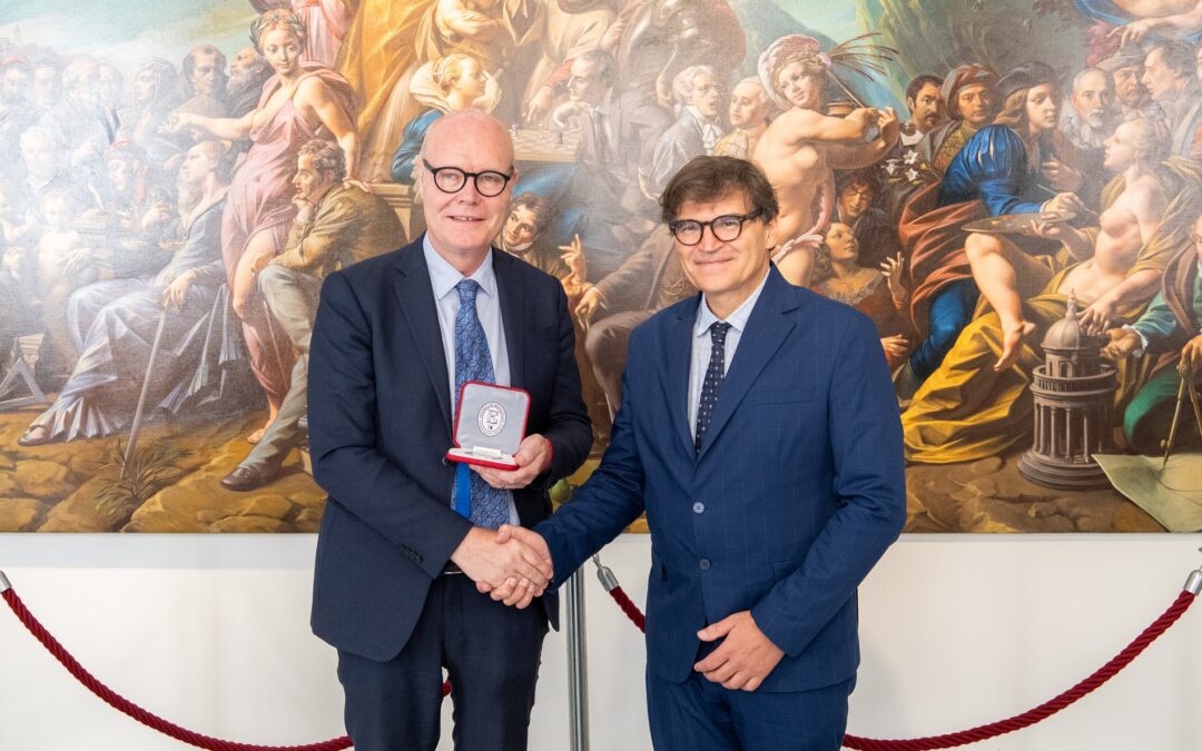 Il Rettore di Unimc John McCourt premiato come “Marchigiano fuori le mura”